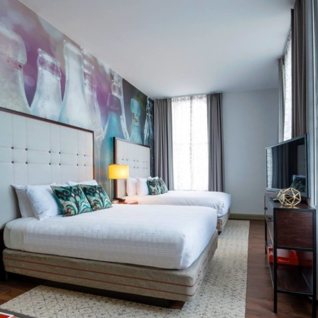 Hotel Indigo Savannah  Hotel Indigo Savannah Guestroom