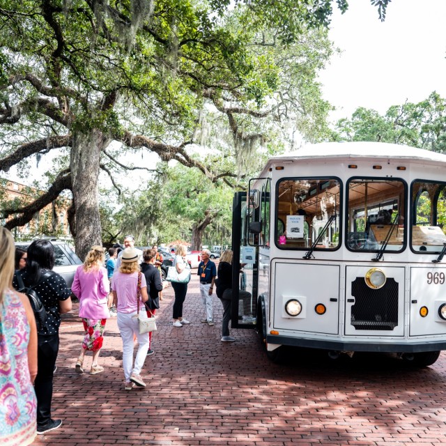 meeting-fam-convention-group-trolley.jpg