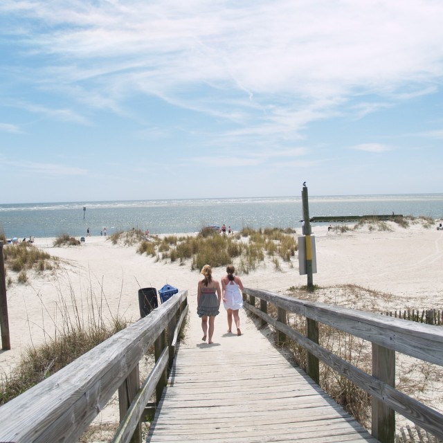 tybee-island-beach-boardwalk-girls-friends.jpg