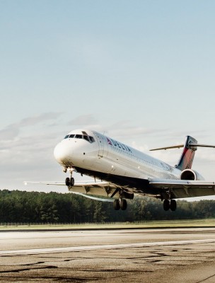 delta flight airport plane delta flight airport plane