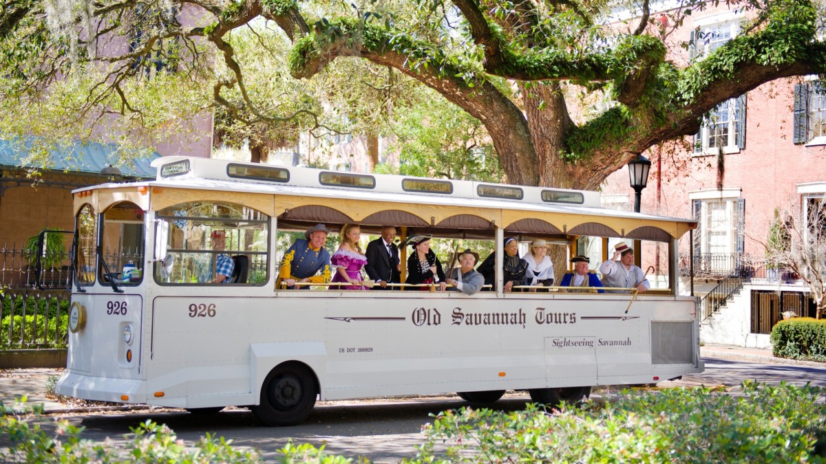 old-savannah-tours-trolley.jpg