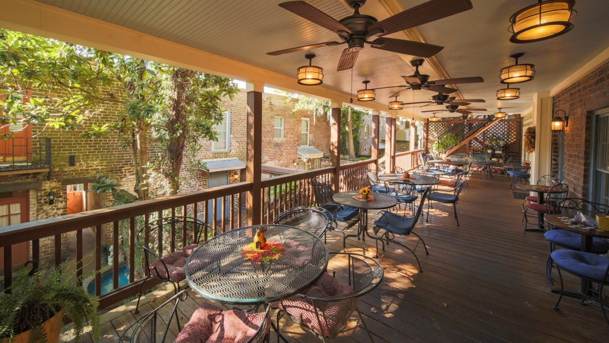 savannah_bed_breakfast-inn-patio.jpg