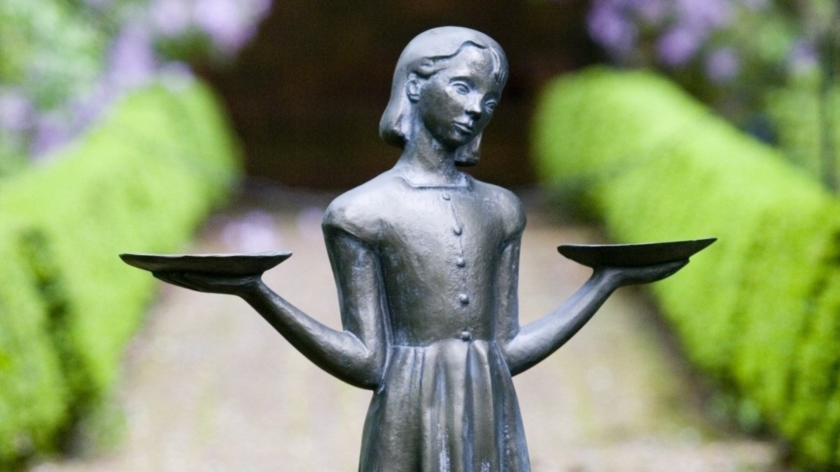 Bird Girl statue from Midnight in the Garden of Good and Evil