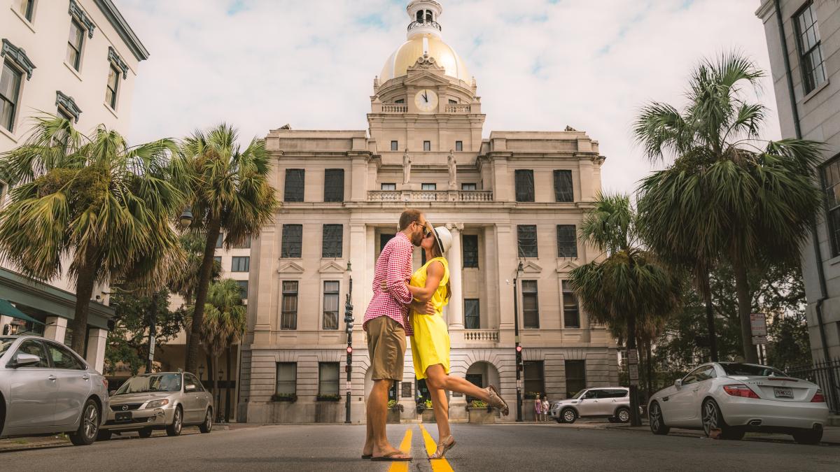 kissing-on-street.jpg