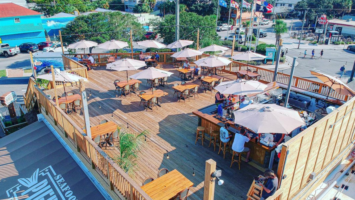 Outdoor dining on Tybee Island