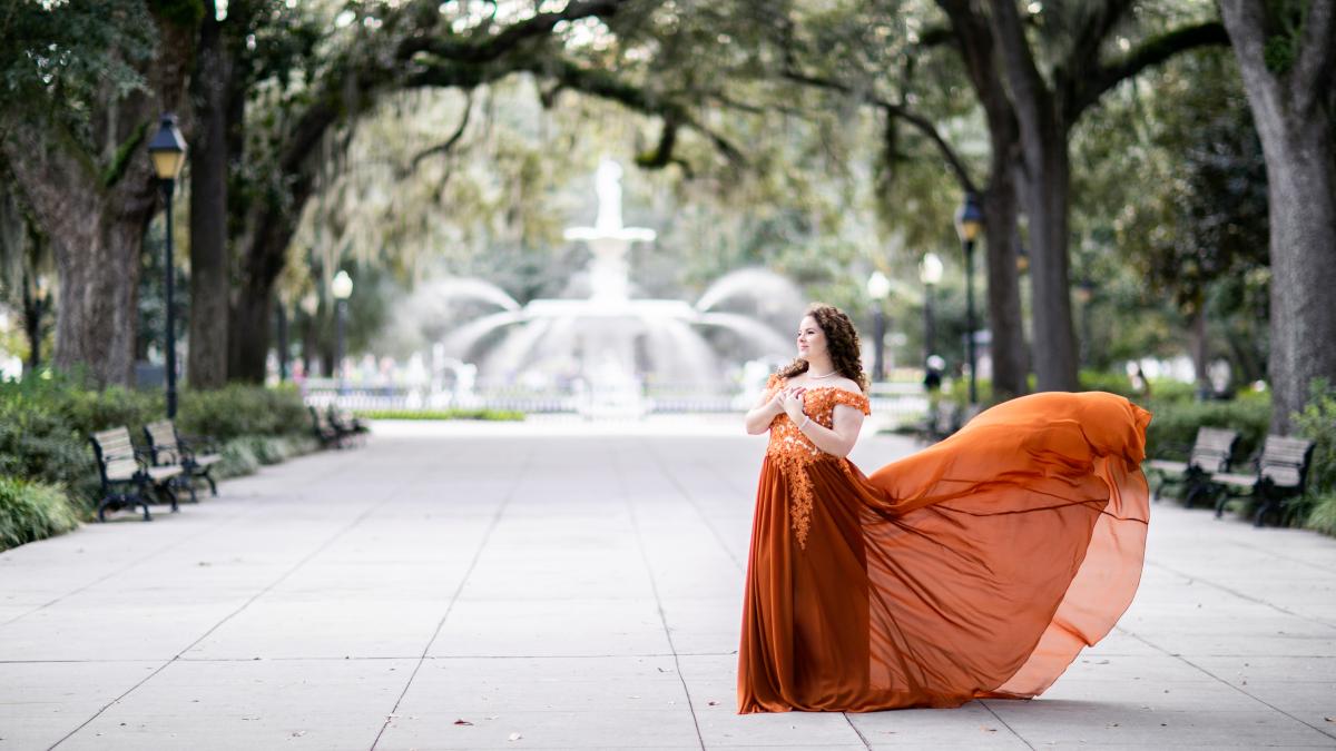 Savannah Glamour photoshoot at the Forsyth Park fountain.