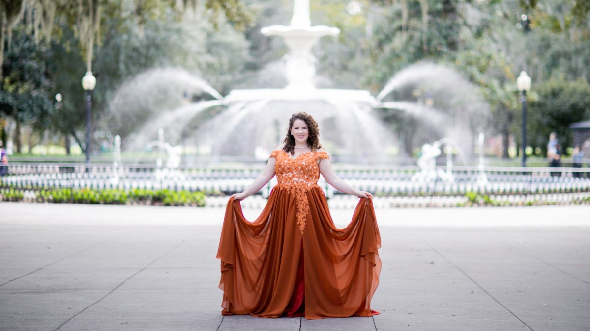Savannah Glamour photoshoot at the Forsyth Park fountain.