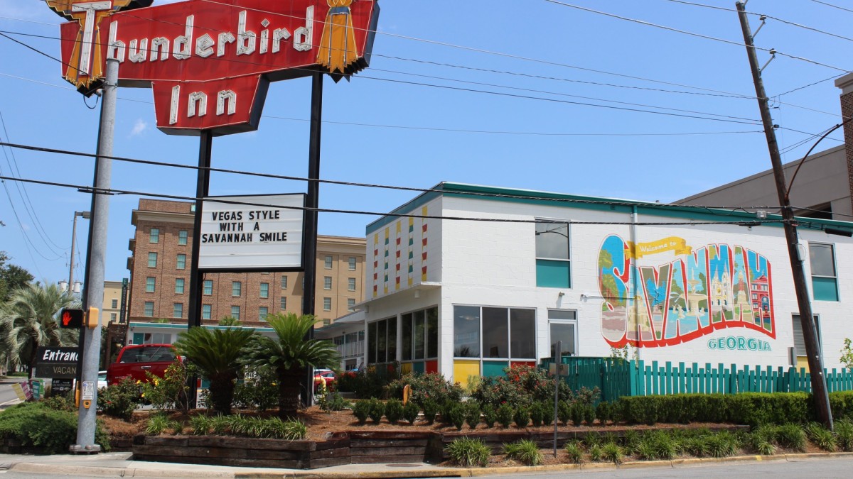 The Thunderbird Inn welcomes visitors to Savannah with its colorful mural. 