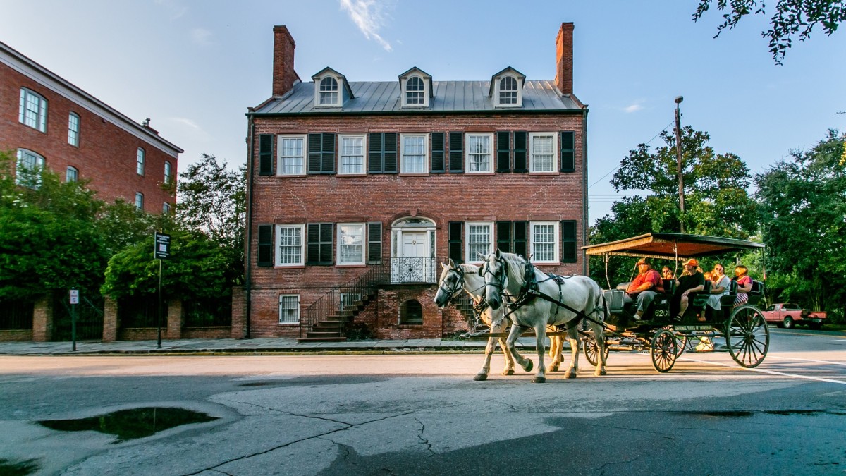 savannah_film_office_carriage_tour_davenport_house854a2384casey_jones.jpg