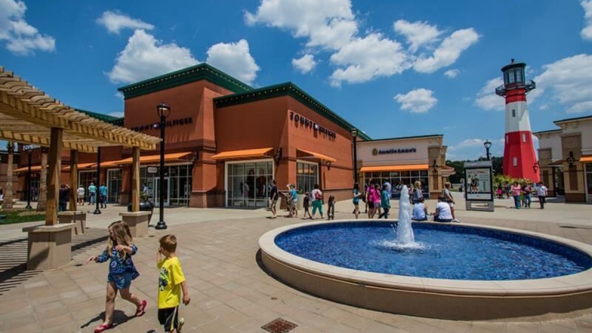 tanger-outlets-savannah.jpg