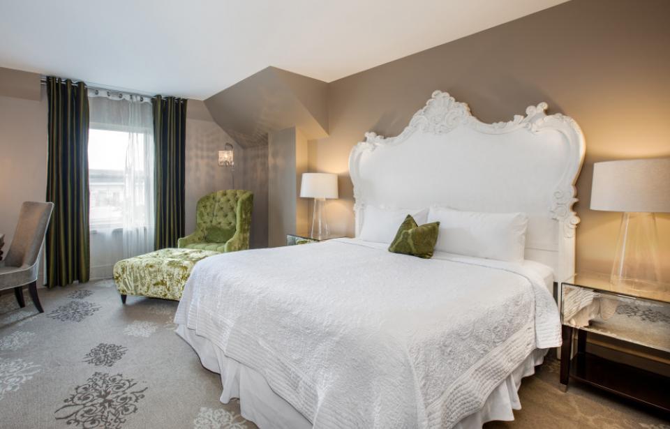 Standard Guestroom - Step out of the scene and find a cozy spot in style. A little old-world mansion mixed with modern amenities greets you at the door and begs you to stay a while. Standard Guestroom - Step out of the scene and find a cozy spot in style. A little old-world mansion mixed with modern amenities greets you at the door and begs you to stay a while.