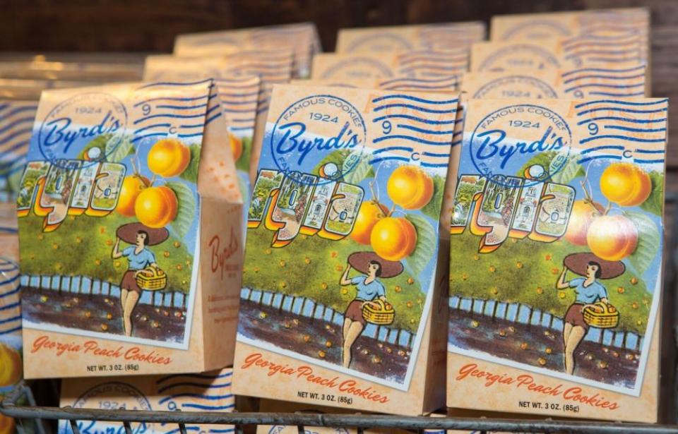 Savannah cookie company After 90 years, Byrd Cookie Company has returned to downtown Savannah with their new store in City Market. Come sample all the different cookies we bake!