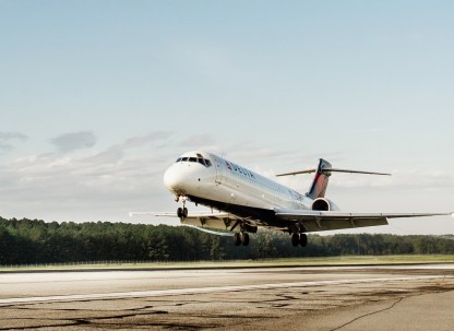 delta flight airport plane delta flight airport plane